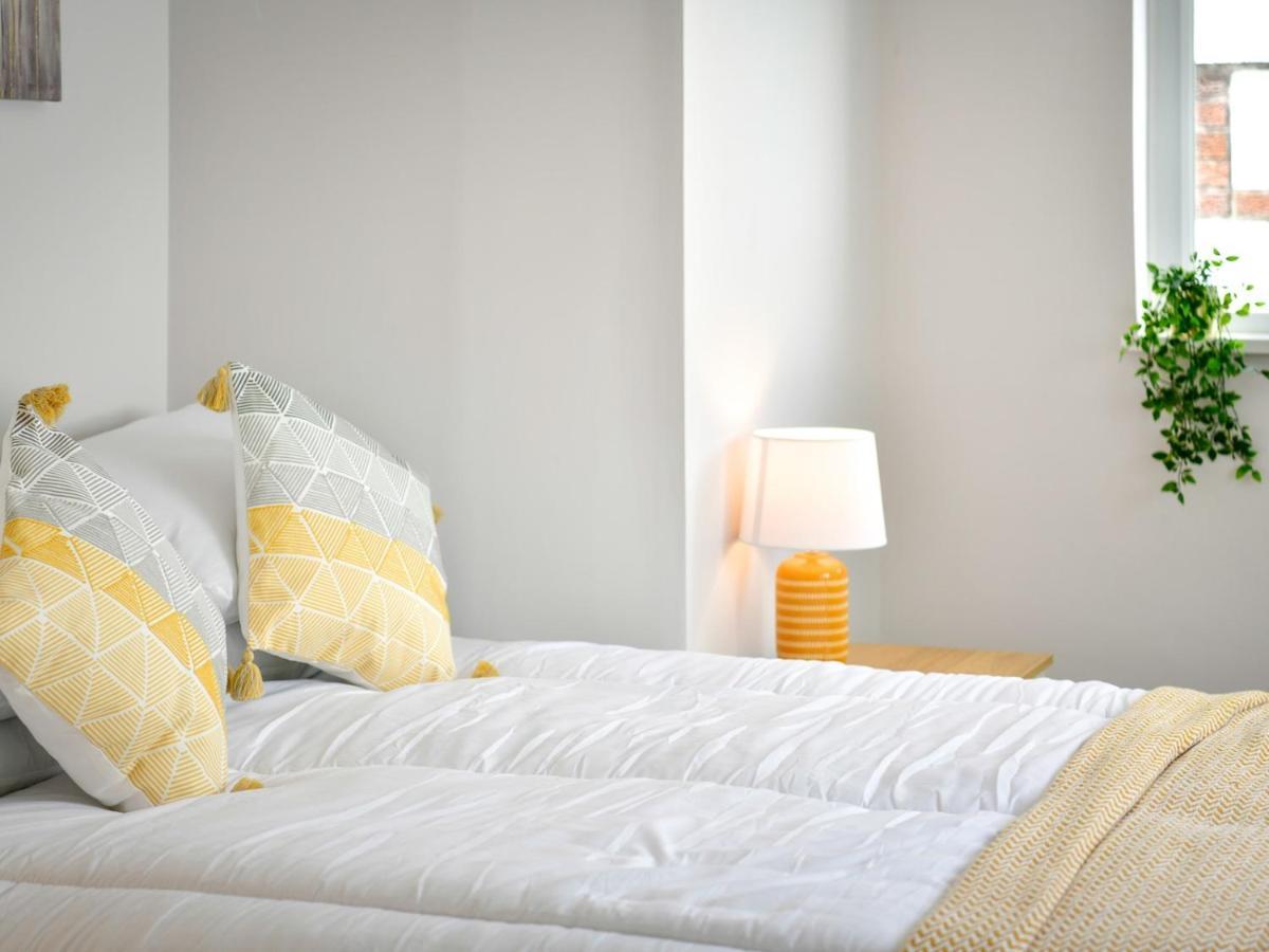 Pass The Keys Newly Refurbished Modern Bungalow - Pets Welcome Villa Суонзи Екстериор снимка