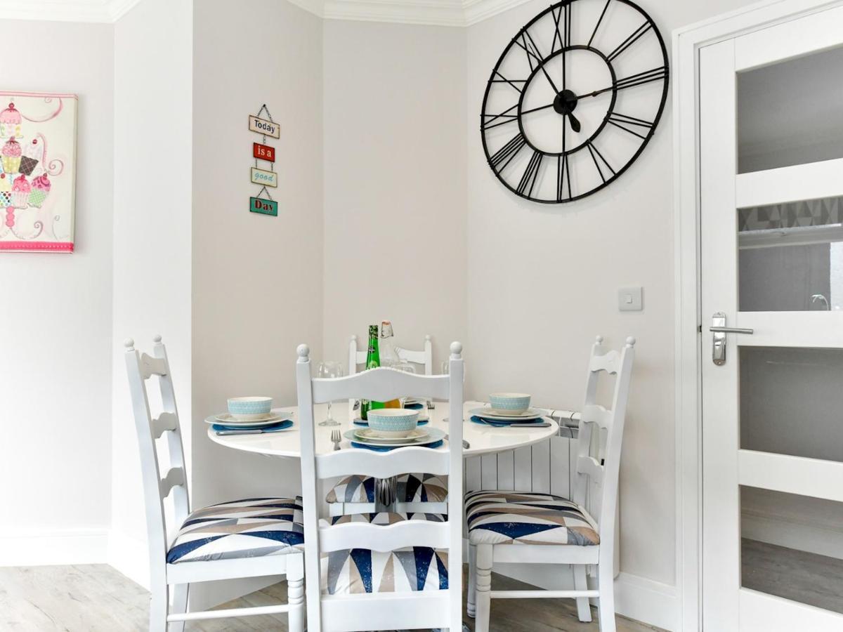 Pass The Keys Newly Refurbished Modern Bungalow - Pets Welcome Villa Суонзи Екстериор снимка